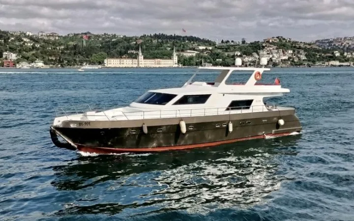Boğaz'da akşam yemeği turu — İstanbul boğazı manzaralı tekne